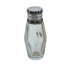 Charger l'image dans la galerie, Flacon à sels ou à parfum en cristal taillé et argent 800 – époque Napoléon III, style Louis XVI, vers 1870-1890 Le Charme des Violettes - Brocante en ligne