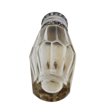 Charger l'image dans la galerie, Flacon à sels ou à parfum en cristal taillé et argent 800 – époque Napoléon III, style Louis XVI, vers 1870-1890 Le Charme des Violettes - Brocante en ligne