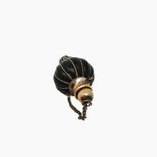 Load image into Gallery viewer, Edwardian perfume bottle in buffalo horn and chiseled brass, late 19th century.