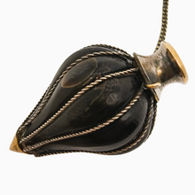 Load image into Gallery viewer, Edwardian perfume bottle in buffalo horn and chiseled brass, late 19th century.
