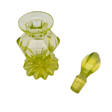 Afbeelding in Gallery-weergave laden, Flacon à parfum en verre urane ou ouraline, vers 1900