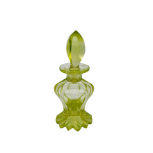 Afbeelding in Gallery-weergave laden, Flacon à parfum en verre urane ou ouraline, vers 1900