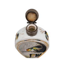 Load image into Gallery viewer, Flacon à parfum ou à sels en porcelaine peinte à la main, vers 1880-1910 Le Charme des Violettes - Brocante en ligne