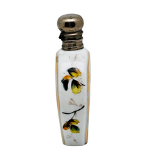 Load image into Gallery viewer, Flacon à parfum ou à sels en porcelaine peinte à la main, vers 1880-1910 Le Charme des Violettes - Brocante en ligne