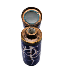 Charger l'image dans la galerie, Flacon en porcelaine peinte à la main au décor japonisant, fin XIXè - début XXè Le Charme des Violettes - Brocante en ligne