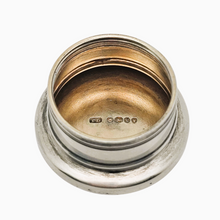 Charger l'image dans la galerie, Flacon de toilette anglais en cristal taillé et argent vermeil – Londres, 1886 Le Charme des Violettes - Brocante en ligne