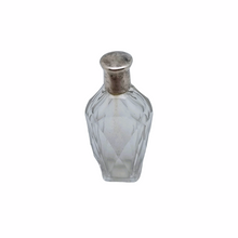 Load image into Gallery viewer, Victorian salt bottles in cut crystal, late 19th century