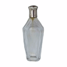 Load image into Gallery viewer, Victorian salt bottles in cut crystal, late 19th century