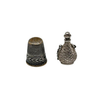 Load image into Gallery viewer, Petit flacon miniature en argent ciselé – pendentif à parfum ou à sels, vers 1890-1910 Le Charme des Violettes - Brocante en ligne