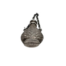 Load image into Gallery viewer, Petit flacon miniature en argent ciselé – pendentif à parfum ou à sels, vers 1890-1910 Le Charme des Violettes - Brocante en ligne