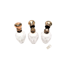 Load image into Gallery viewer, Trio de flacons à sels ou à parfum en cristal taillé et bouchons sur charnière en métal doré, XIXè