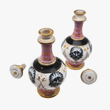 Afbeelding in Gallery-weergave laden, Oud Parijs 19e eeuw. Paar porseleinen flessen