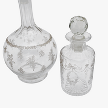 Charger l'image dans la galerie, Duo de flacons de toilette en verre taillé et gravé, fin XIXᵉ - vers 1900 Le Charme des Violettes - Brocante en ligne