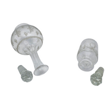 Charger l'image dans la galerie, Duo de flacons de toilette en verre taillé et gravé, fin XIXᵉ - vers 1900 Le Charme des Violettes - Brocante en ligne