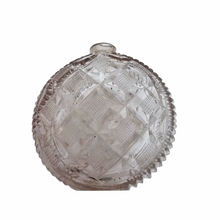 Afbeelding in Gallery-weergave laden, Victoriaanse zout- of parfumflesjes in geslepen kristal, 19e eeuw