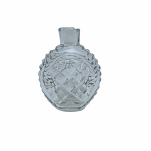 Afbeelding in Gallery-weergave laden, Victoriaanse zout- of parfumflesjes in geslepen kristal, 19e eeuw