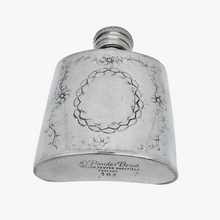 Load image into Gallery viewer, Pinder Bros English Pewter Sheffield England, Flasque à whisky en métal argenté, XXe