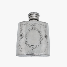 Load image into Gallery viewer, Pinder Bros English Pewter Sheffield England, Flasque à whisky en métal argenté, XXe