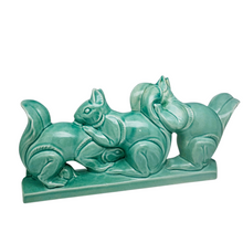 Charger l'image dans la galerie, Fontinelle, Trio d’écureuils – Sculpture animalière Art déco en céramique céladon, années 1925-1935 Le Charme des Violettes - Brocante en ligne