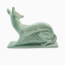 Charger l'image dans la galerie, Fontinelle Louis, Renard Art déco en céramique craquelée vert céladon signé, années 1920-30
