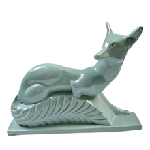 Charger l'image dans la galerie, Fontinelle Louis, Renard Art déco en céramique craquelée vert céladon signé, années 1920-30