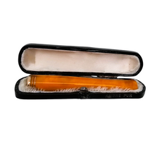 Load image into Gallery viewer, Fume-cigarette Art déco en ambre pur, années 1930