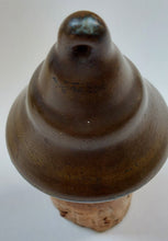 Load image into Gallery viewer, Gouda décor Beek. Carafe Art déco en céramique, années 1920 Le charme des violettes - Brocante en ligne