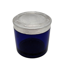 Afbeelding in Gallery-weergave laden, Guerlain, Pot à crème en verre bleu cobalt et couvercle en aluminium gravé, années 1930-1950