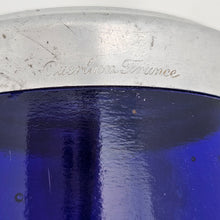 Afbeelding in Gallery-weergave laden, Guerlain, Pot à crème en verre bleu cobalt et couvercle en aluminium gravé, années 1930-1950