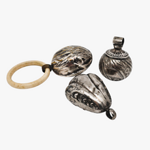 Charger l'image dans la galerie, Trio de hochets pour bébé en métal argenté, XIXè et XXè