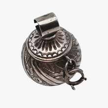 Charger l'image dans la galerie, Trio de hochets pour bébé en métal argenté, XIXè et XXè