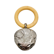 Afbeelding in Gallery-weergave laden, Hochet ancien en métal argenté et celluloïd, début XXᵉ siècle Le Charme des Violettes - Brocante en ligne