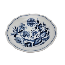 Load image into Gallery viewer, Hutschenreuther, ravier vintage en porcelaine allemande à motif Blue Onion, années 1970