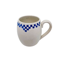 Load image into Gallery viewer, Nimy, Petite tasse en faïence à damier bleu et blanc, début XXè
