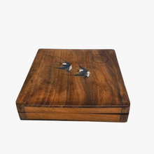Load image into Gallery viewer, Jeu de taquin en bois de Spa au décor d'hirondelles, vers 1900