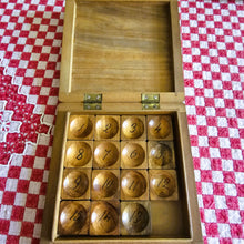 Load image into Gallery viewer, Jeu de taquin en bois de Spa au décor d'hirondelles, vers 1900