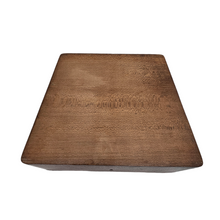 Load image into Gallery viewer, Prettyness. Old Spa box with bouquet of forget-me-nots