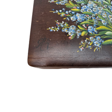 Load image into Gallery viewer, Prettyness. Old Spa box with bouquet of forget-me-nots