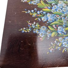 Load image into Gallery viewer, Prettyness. Old Spa box with bouquet of forget-me-nots