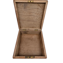 Load image into Gallery viewer, Prettyness. Old Spa box with bouquet of forget-me-nots