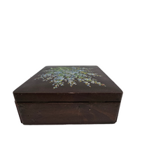 Load image into Gallery viewer, Prettyness. Old Spa box with bouquet of forget-me-nots