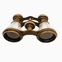 Load image into Gallery viewer, Paire de jumelles de théâtre Napoléon III en nacre et laiton, fin XIXe