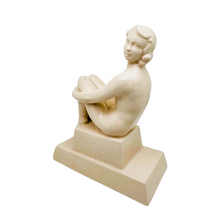 Charger l'image dans la galerie, L&V Ceram, 'Femme assise' Art déco en céramique craquelée, années 1930