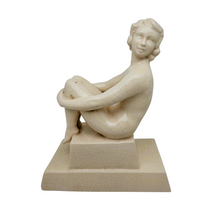 Charger l'image dans la galerie, L&V Ceram, 'Femme assise' Art déco en céramique craquelée, années 1930