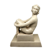 Charger l'image dans la galerie, L&V Ceram, 'Femme assise' Art déco en céramique craquelée, années 1930