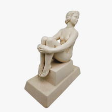 Charger l'image dans la galerie, L&V Ceram, 'Femme assise' Art déco en céramique craquelée, années 1930