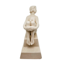 Charger l'image dans la galerie, L&V Ceram, 'Femme assise' Art déco en céramique craquelée, années 1930
