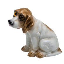 Load image into Gallery viewer, Lampe-brûle-parfum en porcelaine en forme de Beagle, années 1950 Le Charme des Violettes - Brocante en ligne