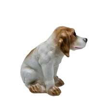 Load image into Gallery viewer, Lampe-brûle-parfum en porcelaine en forme de Beagle, années 1950 Le Charme des Violettes - Brocante en ligne