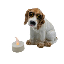 Load image into Gallery viewer, Lampe-brûle-parfum en porcelaine en forme de Beagle, années 1950 Le Charme des Violettes - Brocante en ligne
